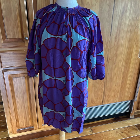 Tucker purple and red floral button front dress. Smocked neckline. Size Small. - Picture 13 of 14